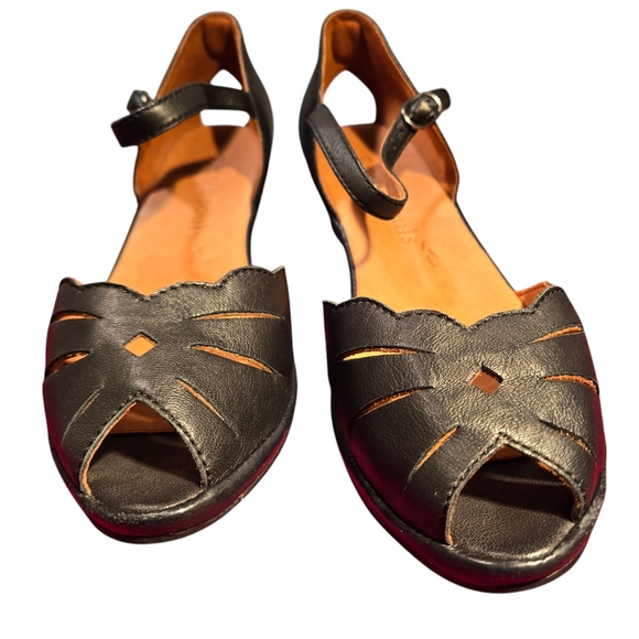 Gentle Souls Women's Lily Moon Shoes - Comfort Wedge Flats With Scalloped Edges